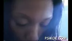 تشغيل تتأرجح هذه التنورة وتتقلب أثناء التدخين