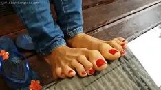 Play Hot adolescent with yearn toes viewing her feet at the bto each one