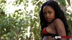 Afspelen Ebony tree adolescent amilian kush krijgt hete sperma op haar aangename voorkant