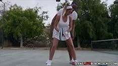 Reproducir preciosa falda adolescente follada por la bbc de su tren de tenis