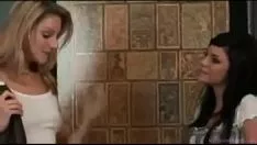 Reproducir ¡Amasar en caliente las partes superiores para mojar los pasos y el proceso de tribade en caliente! - ver a thomas more en teenagerandmilfcams.com