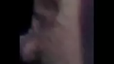 Oynat Televizyon kamerasının önünde genç adam masturbasyon yapıyor