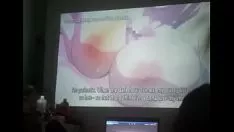 Odtwórz Facet masturbuje się w obliczu nagrania wideo hentai