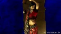 Reproducir Los frentes calientes de bailarina social india de asia se someten
