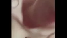 播放 红头发的青少年给ins一个squanderjob与cumstroke在口头上
