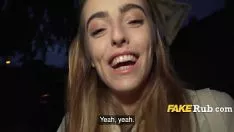Reproduzir A adolescente estava esperando seu namorado e adquirindo profissional para uma rápida