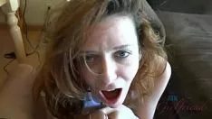 Redare Emma evins scărcă din piept