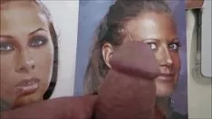 Reproduzir Celebridades de depoimento de xixi e cum