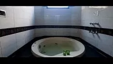 Riproduci Puttane nella vasca da bagno separate 1