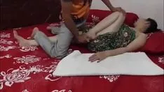 Putar Wanita yang sudah menikah datang ke uleni melayani