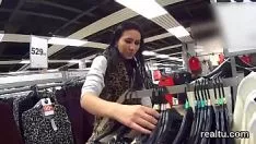 Reproduzir Hone ninfomaníaco tchecoslovaco foi convidado no passeio e fodido em pov