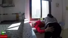 Redare Repara pământul prin aspirarea râului de lapte din sashay lui. cri