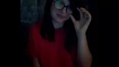 Reproduzir Moça suave da juventude conduz seus seios, tão preciosos