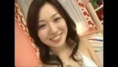 再生 Mantrap 滑らかな髪のアジアの赤ちゃんの指とスキム offpie 占有