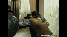 চালান টাইট স্বর্ণকেশী সুন্দর sinies পায়