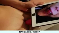 চালান 19 সালে নগদ জন্য সেক্স