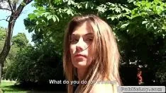 تشغيل زميل مع كاميرا التلفزيون الملاعين طفل اليورو علنا