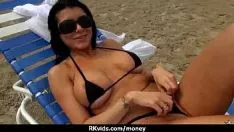 Odtwórz Hottie zostaje bez pomocy i uprawia seks publicznie za gotówkę w 13