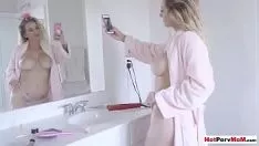 Afspelen Onbetrouwbare trap op sextinkle met milf tredmoeder