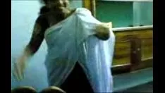 Играть Замужняя женщина дези получает обнаженную статую и трахается с преданным = kinu =