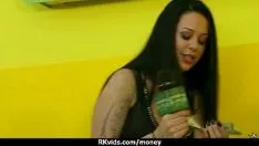Reproducir Missy no profesional desea chupar a sashay por dinero en efectivo en 19