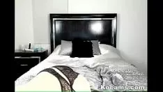 Играть Блондинка в интимной одежде ждет, чтобы сделать это приватно