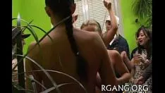 تشغيل الجنس الجماعي مع بنات الساخنة
