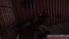 Играть Малышка-подросток намазала маслом задницу бедным людям.