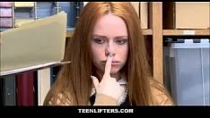 Reproduzir Teenlifters - lindo ladrão ruivo revistado e fodido pelo segurança - ella hughes