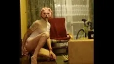 Redare Sissy cd-ul își trage fundul și înghite cum