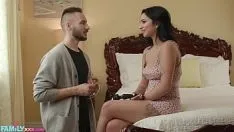 Reproduzir Novas sensações - meia-irmã adolescente bunda grande escolhe meu pau (kiana kumani)