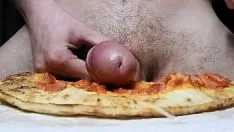 Reproducir Pizza de salchicha grande con doble carga de semen