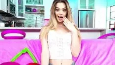 Reproduzir Linda enteada loira precisa de um pau na boca