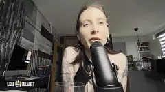 تشغيل جلسة Lou Nesbit الجديدة لـ Femdom CEI JOI مع Lia Louise