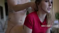 Oynat Üvey baba çaresiz üvey kıza tutkuyla bağlanıyor