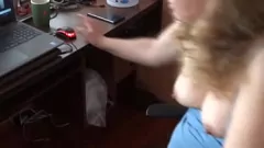 Redare MILF-ul meu latin înfierbântat nu poate rezista la masturbarea cu porno și penis