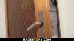 Afspelen Brunette tiener gestraft met een harde lul in intense deepthroat en ruige sekssessie