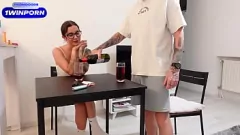 播放 性感姐姐的肛交诱惑：粗暴后入式中出！
