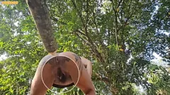 চালান অপেশাদার 'এলিয়েন ফুরাকাও' জনসমক্ষে হস্তমৈথুন করতে গিয়ে ধরা পড়ে এবং একটি লাঠি চোদন