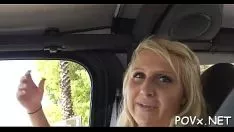 Redare Fata insidioasă pare să se lase foarte mult la risipă de joburi și sex în sălbăticie