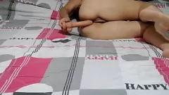 Afspelen Blonde MILF -vrouw Rossy heeft een intens orgasme tijdens het masturberen met dildo
