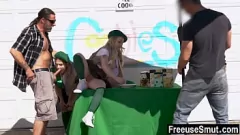 Reproducir La pequeña y traviesa adolescente de padrastro Coco Lovelock en hardcore uso gratis fantasía