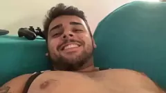 Afspelen Enthousiaste tiener amateur lucas nobre masurbates voor je