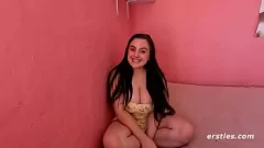 Reproduzir BBW Morena dá prazer a si mesma com brinquedo - Solo Femdom Action
