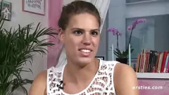 播放 与 Cataleya 的亲密时刻：性感黑发素人的独奏