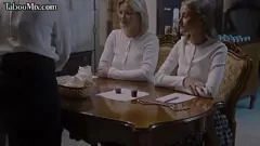 Abspielen Zwei glamouröse Babes in Strümpfen genießen sapphisches Fingern und orale Freuden an den rasierten Fotzen und Arschlöchern des anderen