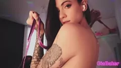 Riproduci Gia Baker ti prende in giro con la sua lingerie prima di un'intensa sessione di masturbazione con un dildo