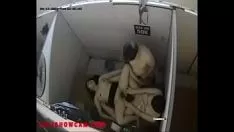 Reproducir La guerra de Vietnam amasa el cielo de una estatua desnuda en una cámara de televisión secreta