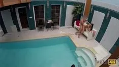 Redare Vânează 4k. pericole sexy în spa