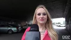تشغيل Squanderjob فقط إذا - طفل صغير الثدي كبير الثدي يحصل على شفط sashay